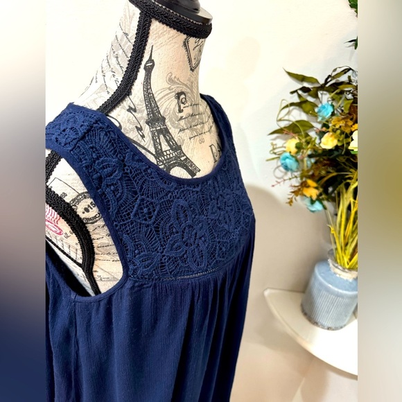 Altar'd State Sleeveless Blue Pleated Blouse with Lace/ Relaxed Fit size Large - Picture 2 of 9